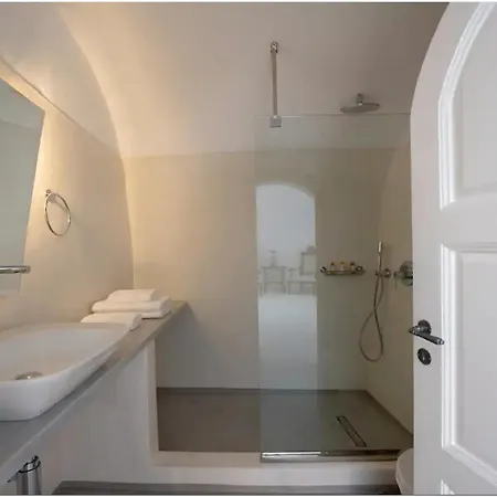 Villa Luxury 18th Century Mansion With Pool Fira (Santorini)