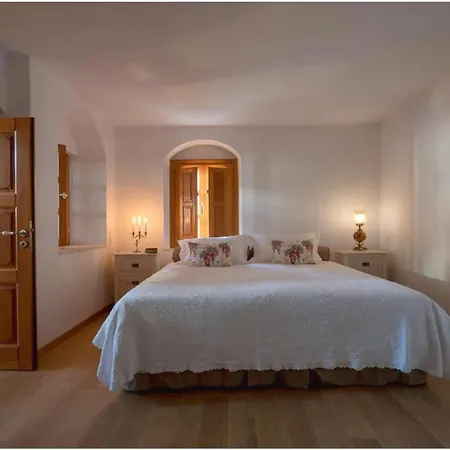 Villa Luxury 18th Century Mansion With Pool Fíra